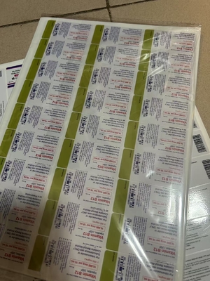 Etiquetas de aceite adhesivo para inyección de vitamina B12 personalizado para botellas de vidrio de 10 ml